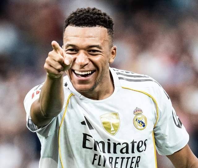 皇马冲14冠！姆巴佩飞行4500公里空降决赛：9战巴萨12球